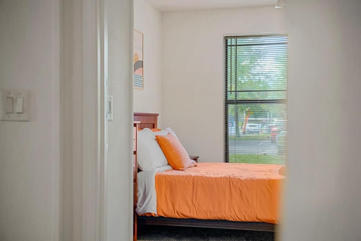 Budget Friendly Sleeps 8 Discounts Available Тампа Екстериор снимка